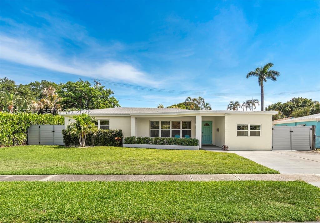 Photo of 190 NE 21st St, Boca Raton, FL 33431 (MLS # A12047716)