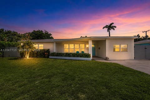 Photo of 190 NE 21st St, Boca Raton, FL 33431 (MLS # A12047716)