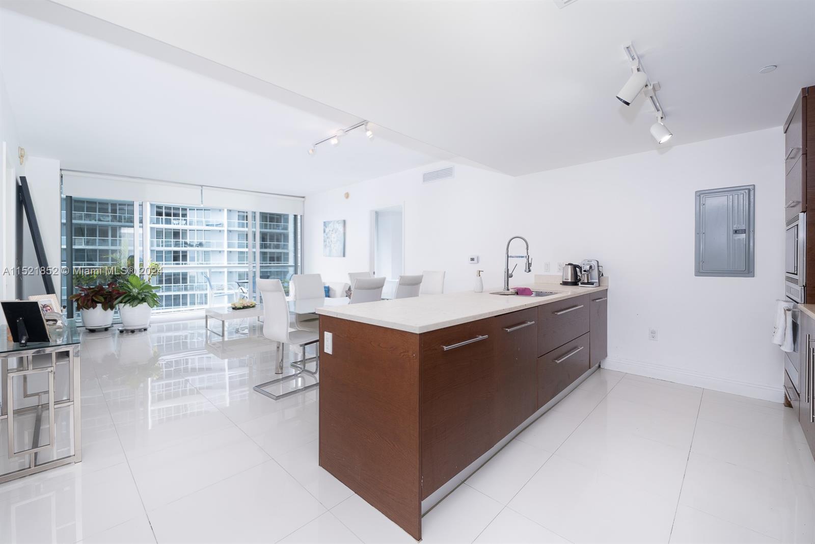 ICONBRICKELL CONDO NO 1 - Residential