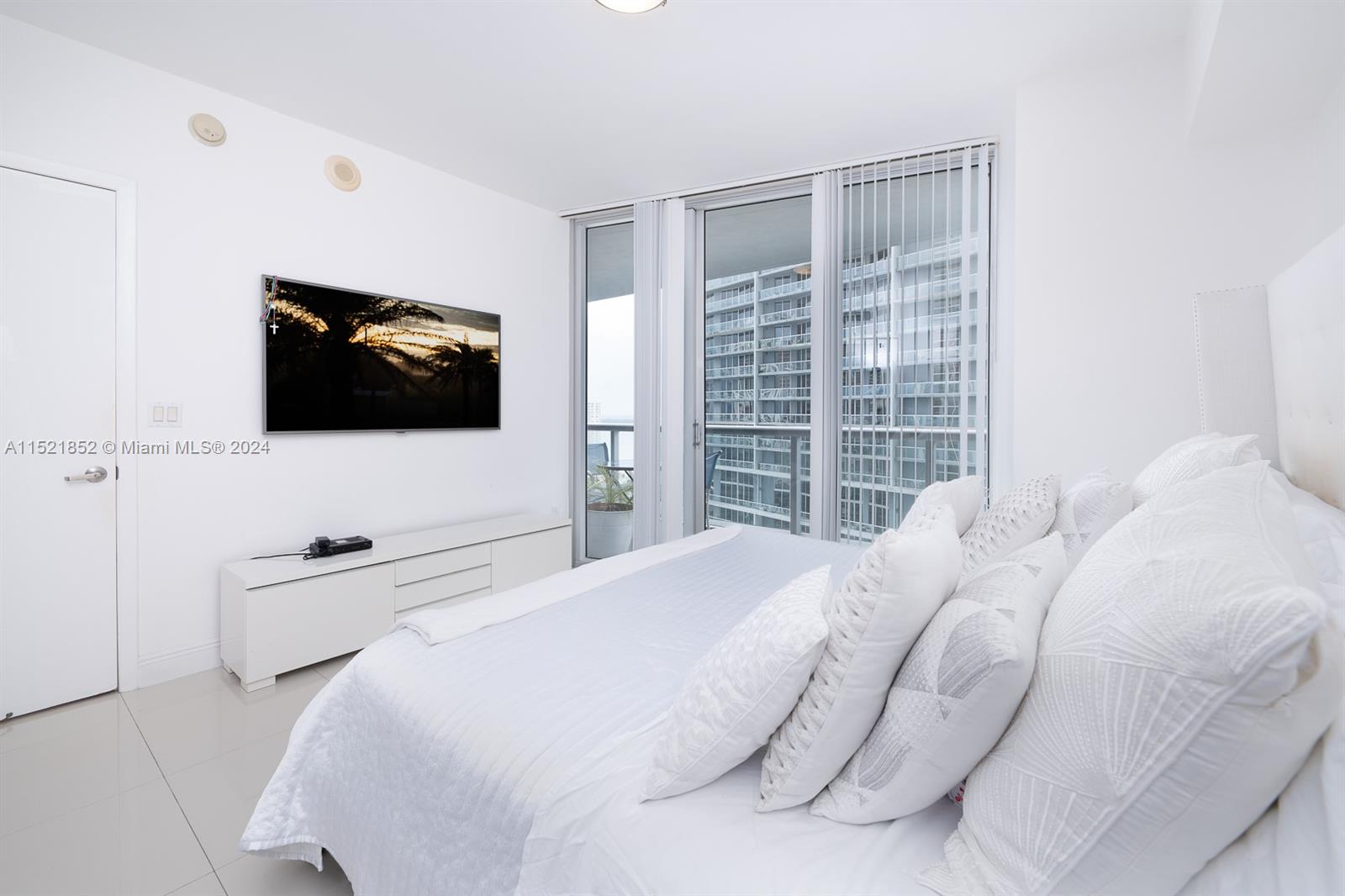 ICONBRICKELL CONDO NO 1 - Residential