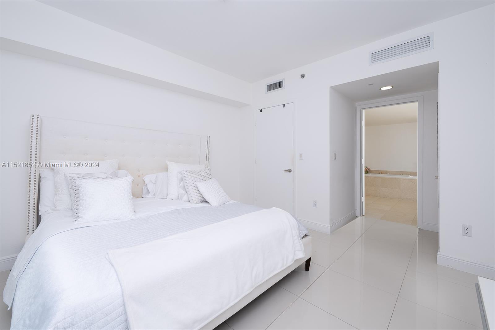 ICONBRICKELL CONDO NO 1 - Residential