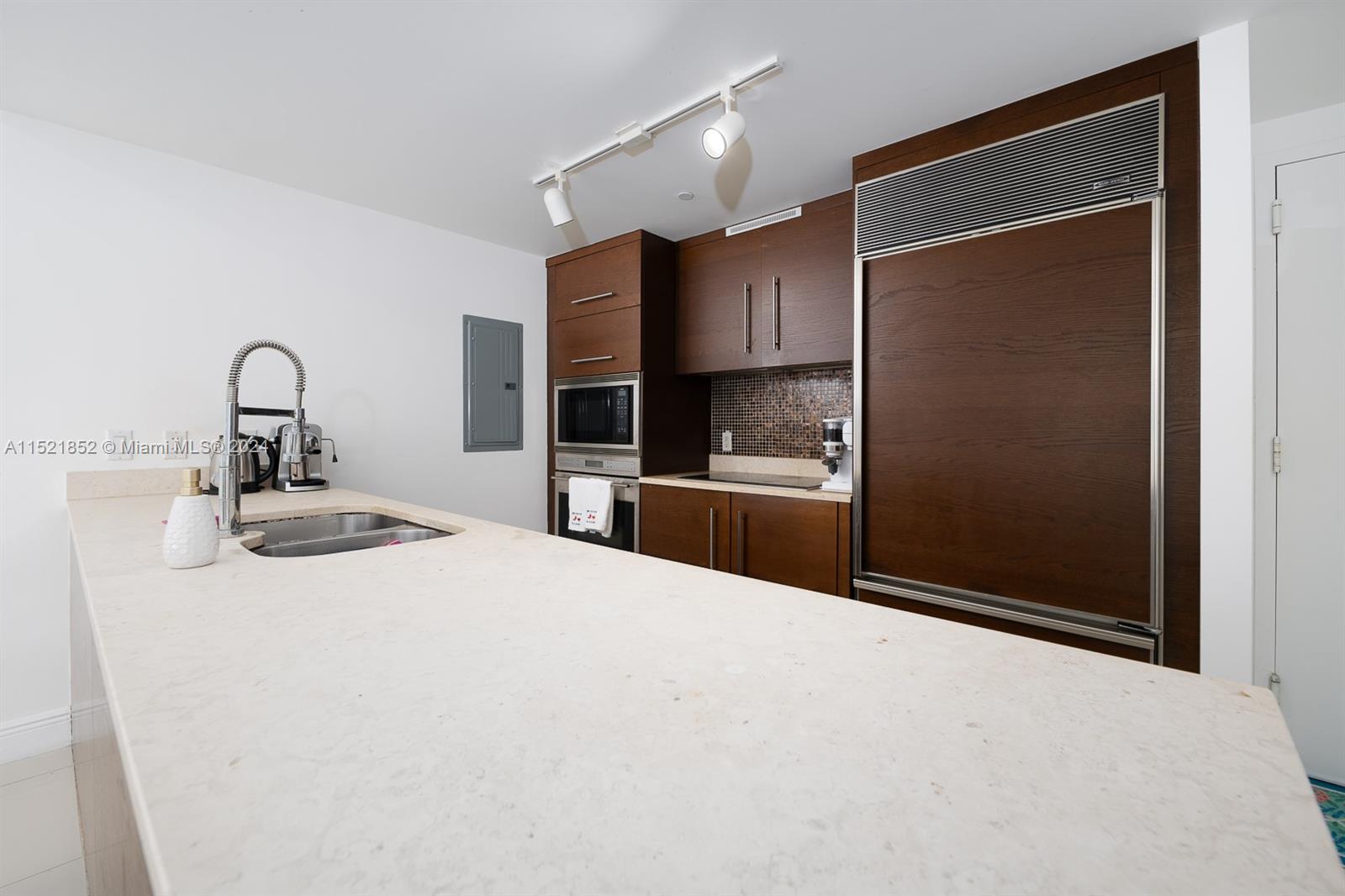 ICONBRICKELL CONDO NO 1 - Residential