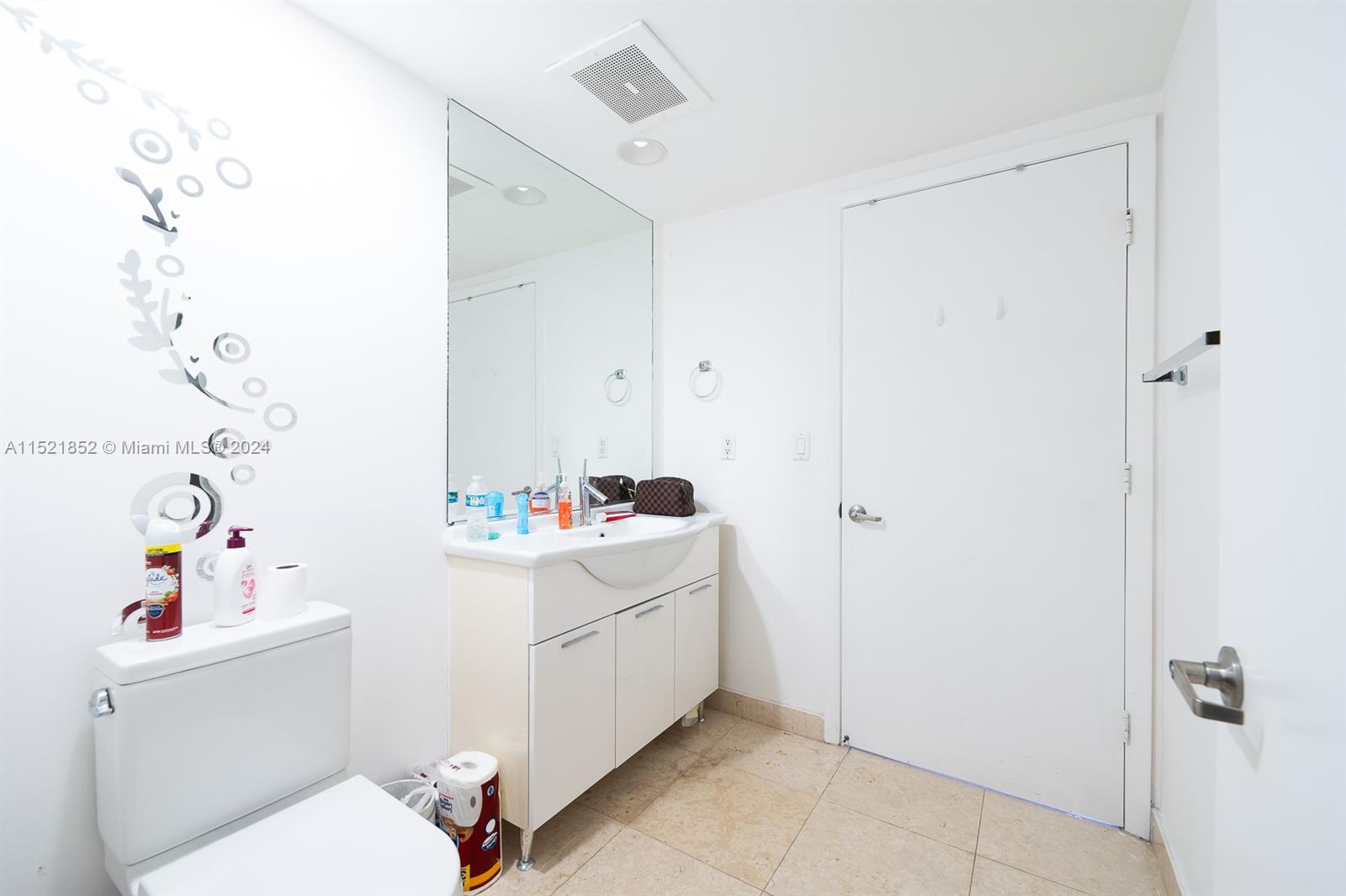 ICONBRICKELL CONDO NO 1 - Residential