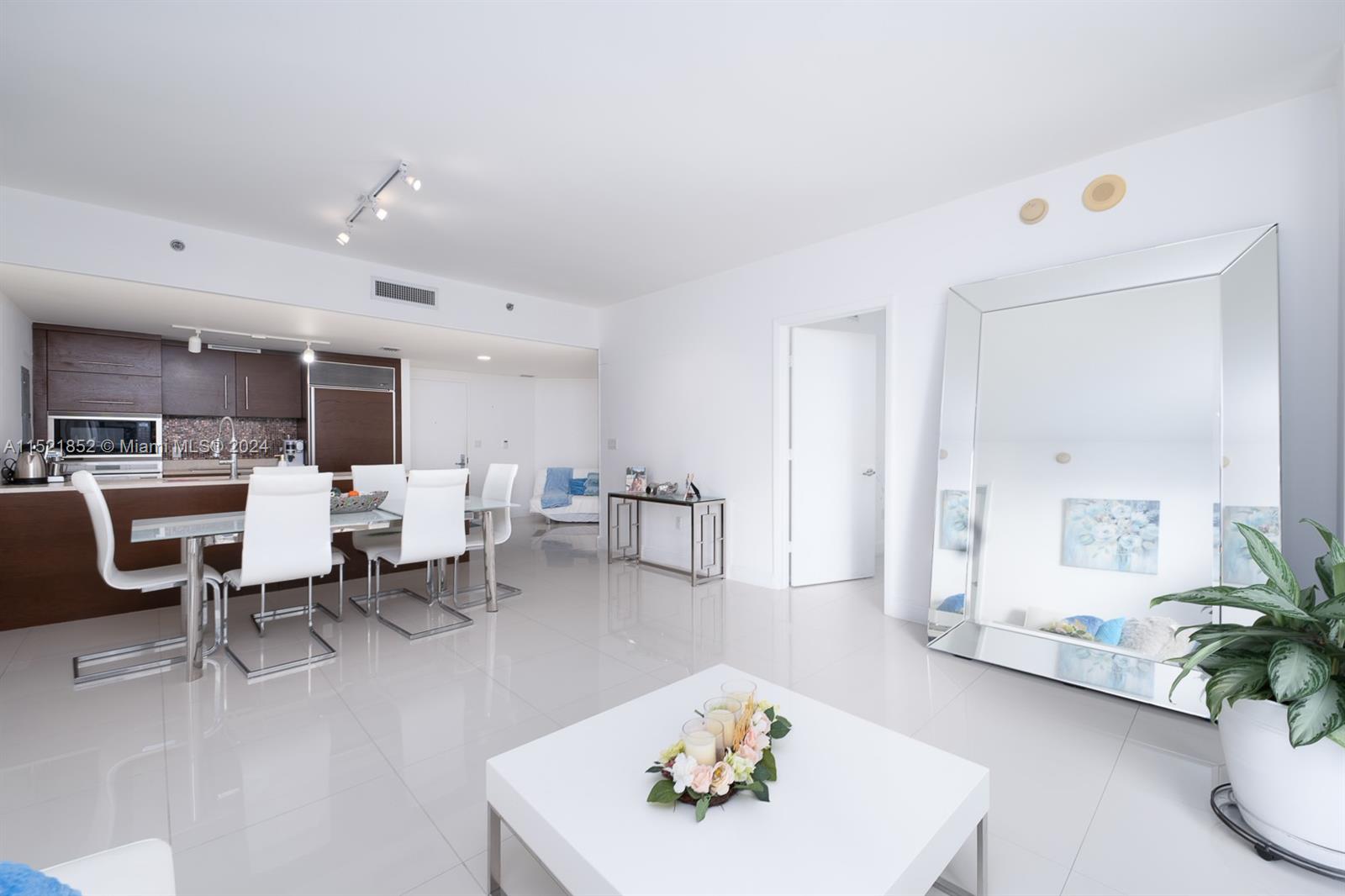ICONBRICKELL CONDO NO 1 - Residential