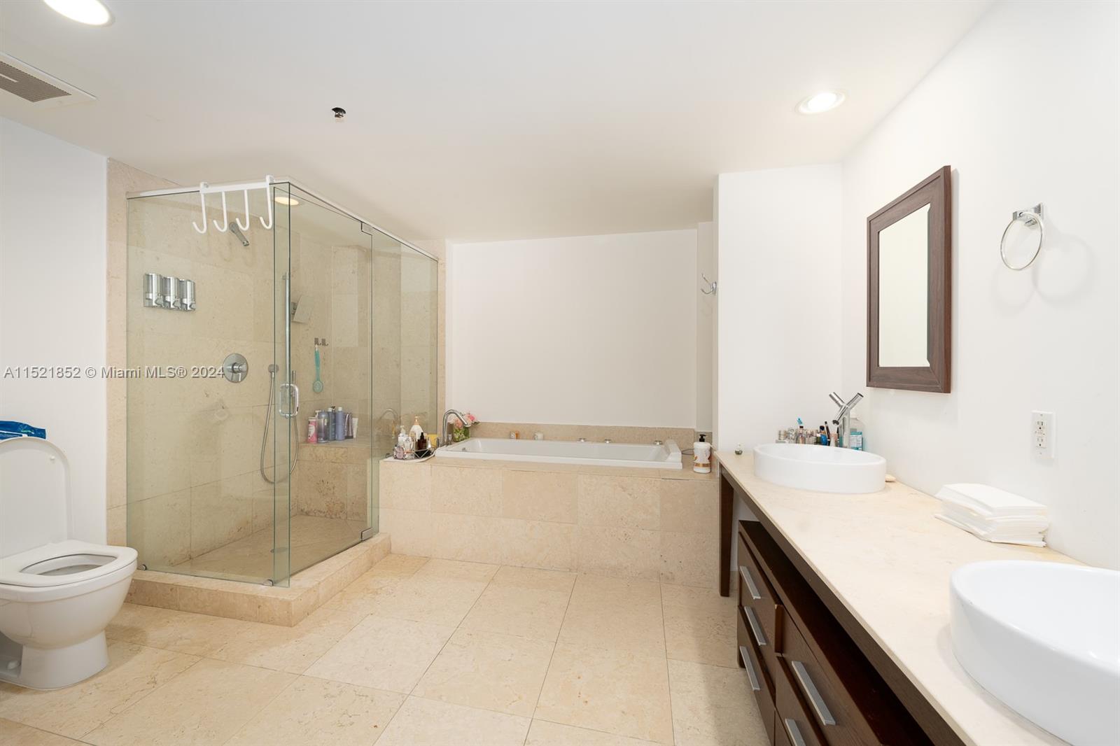 ICONBRICKELL CONDO NO 1 - Residential