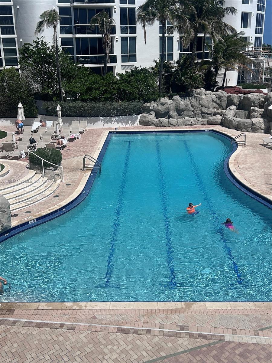 TRUMP INTERNATIONAL SONES - Residential