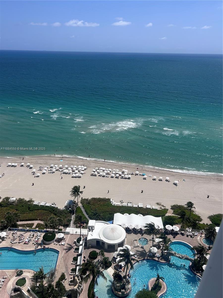 TRUMP INTERNATIONAL SONES - Residential