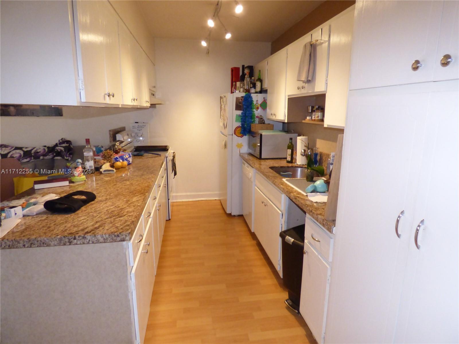 1100 NE 9th Ave 305