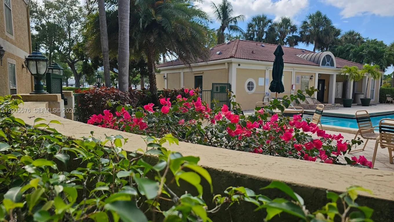 SAVANNAH AT RIVERSIDE CON - Residential