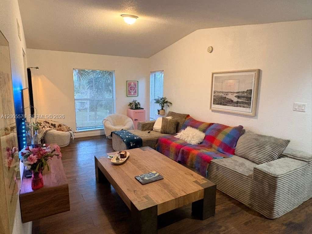 SAVANNAH AT RIVERSIDE CON - Residential