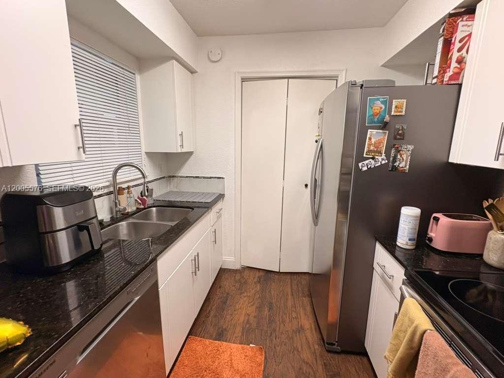 SAVANNAH AT RIVERSIDE CON - Residential