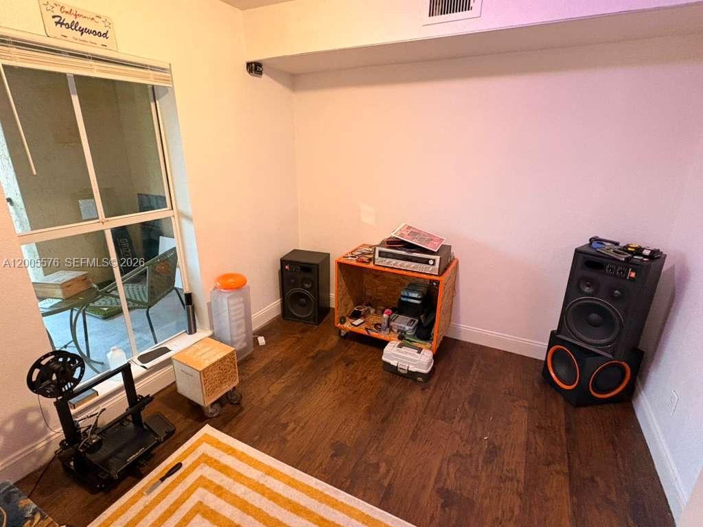 SAVANNAH AT RIVERSIDE CON - Residential