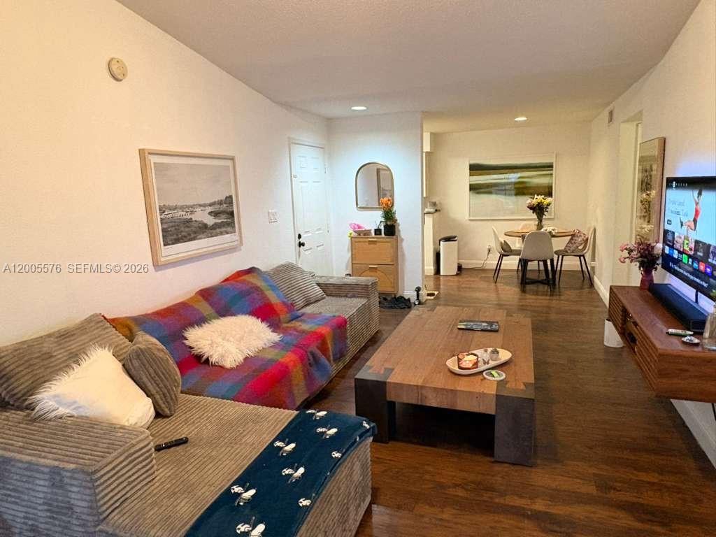 SAVANNAH AT RIVERSIDE CON - Residential