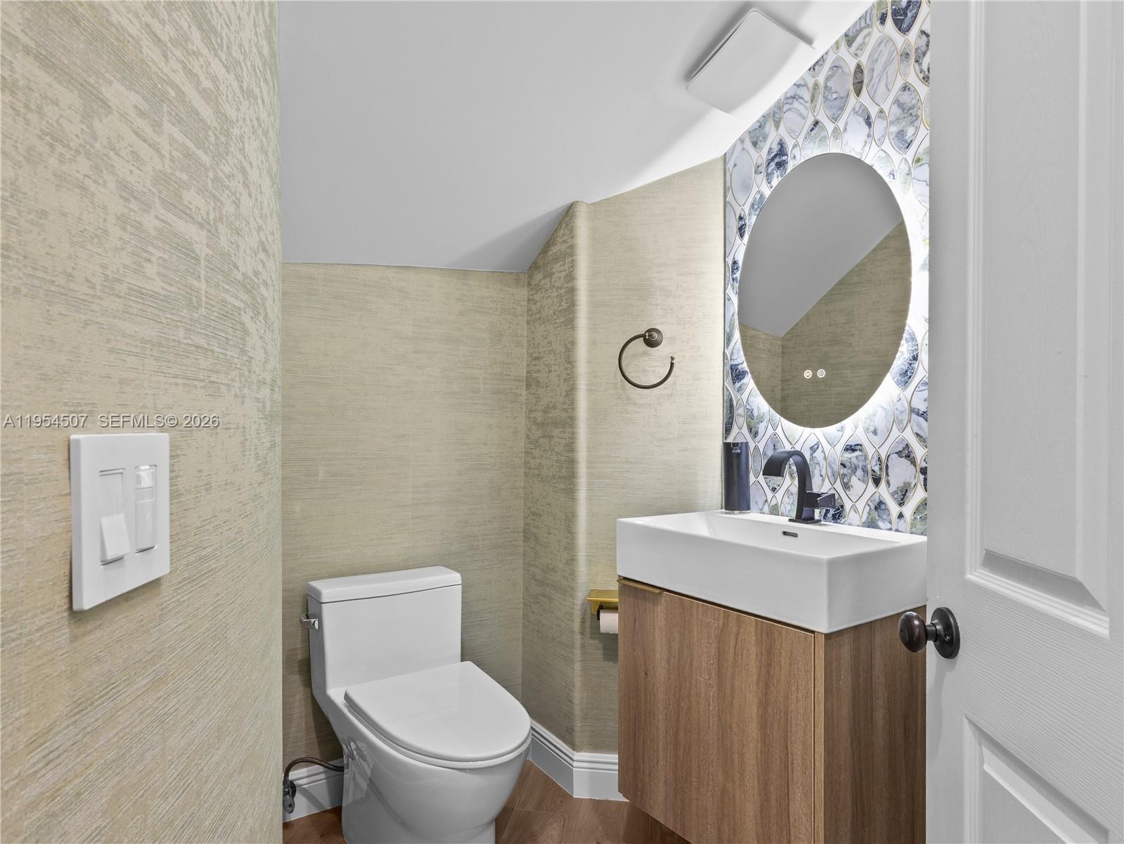 DORAL ISLES VENETIA - Residential