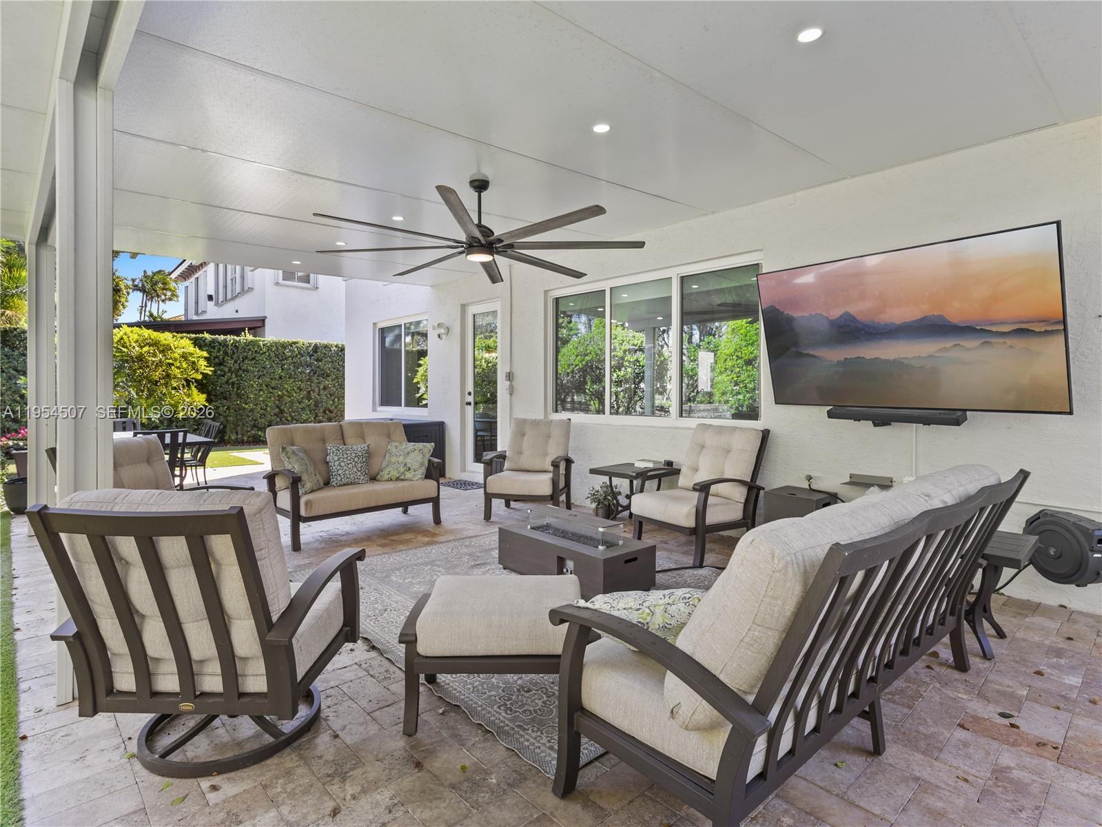 DORAL ISLES VENETIA - Residential