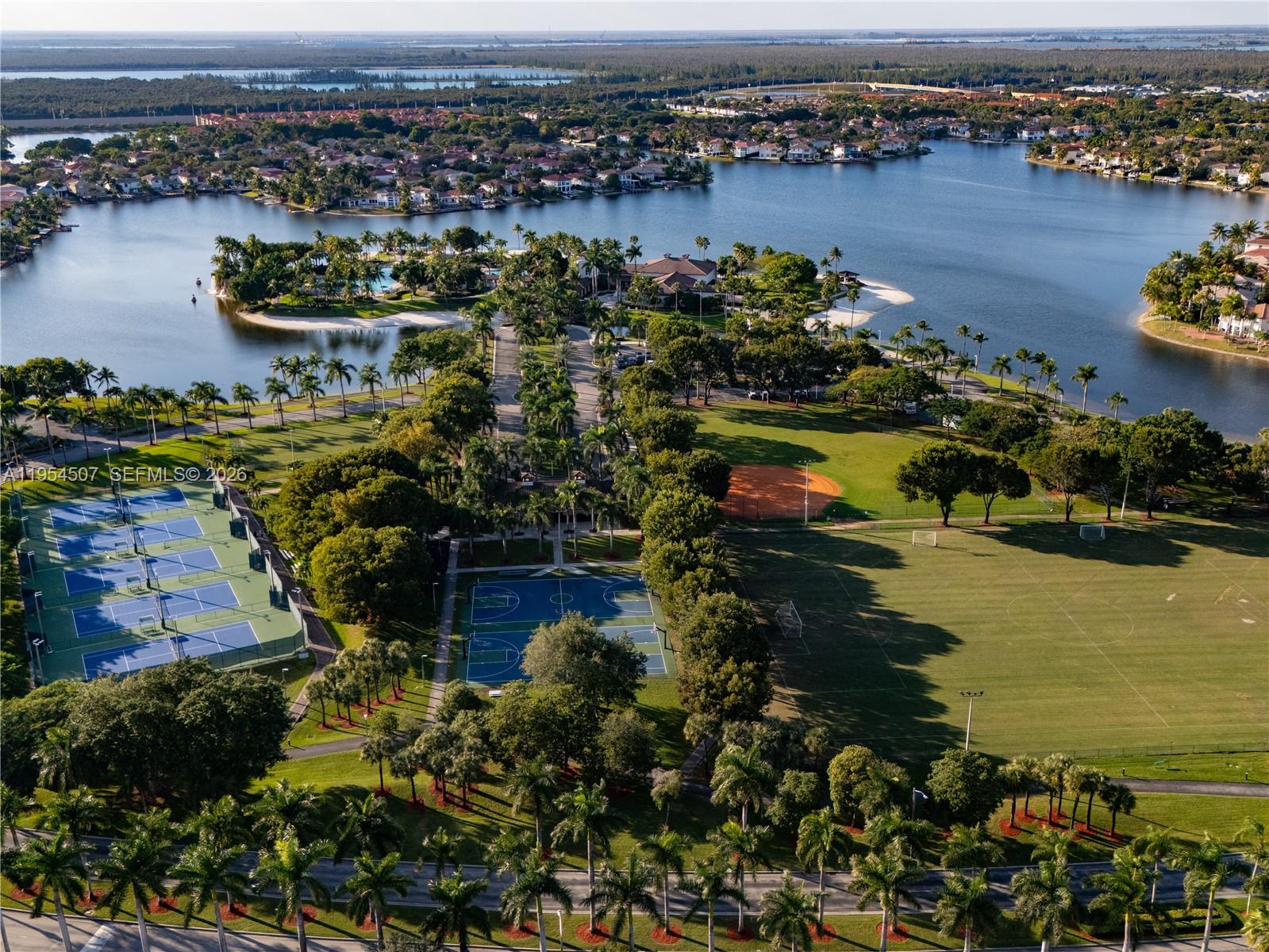 DORAL ISLES VENETIA - Residential