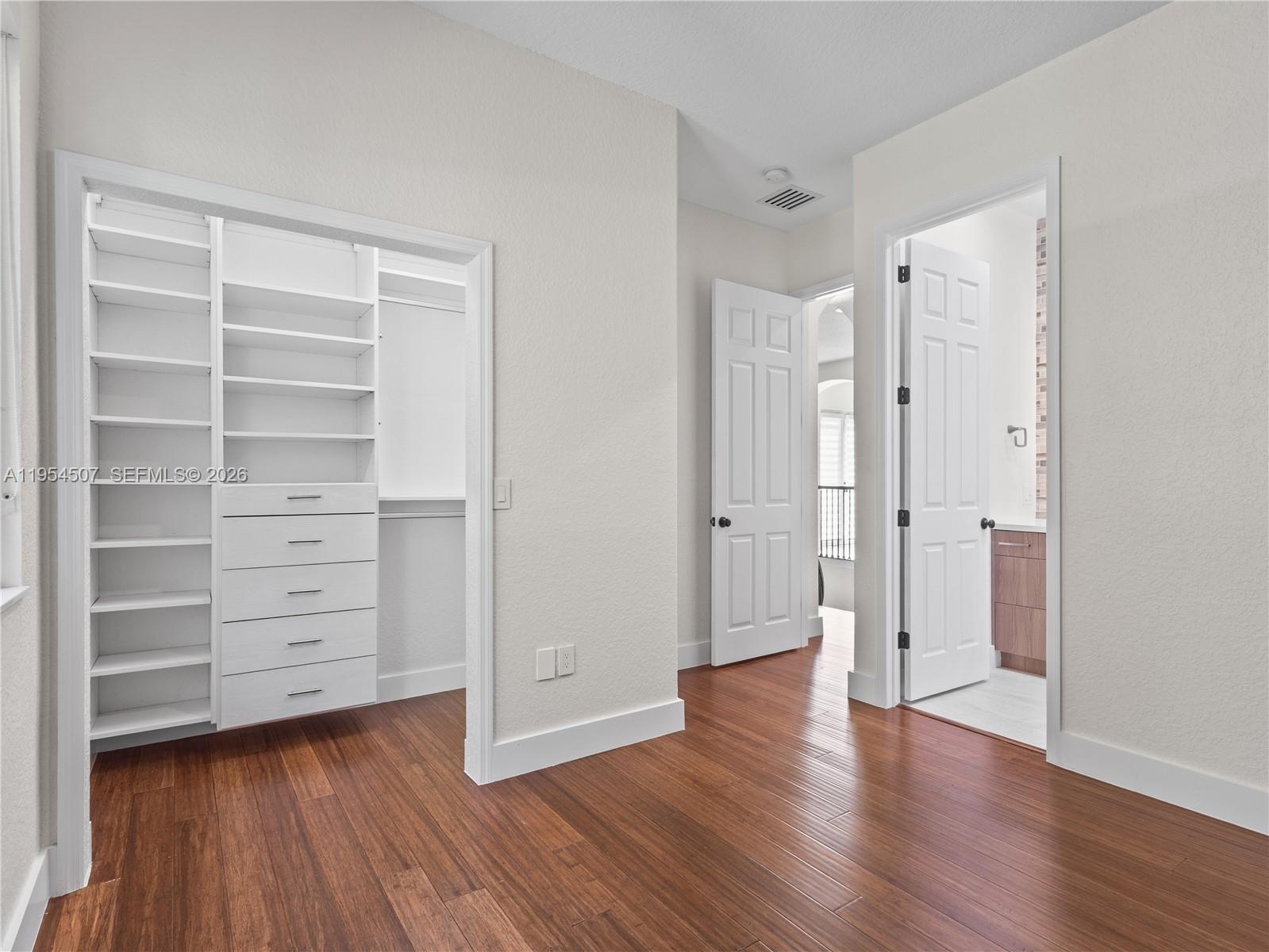 DORAL ISLES VENETIA - Residential