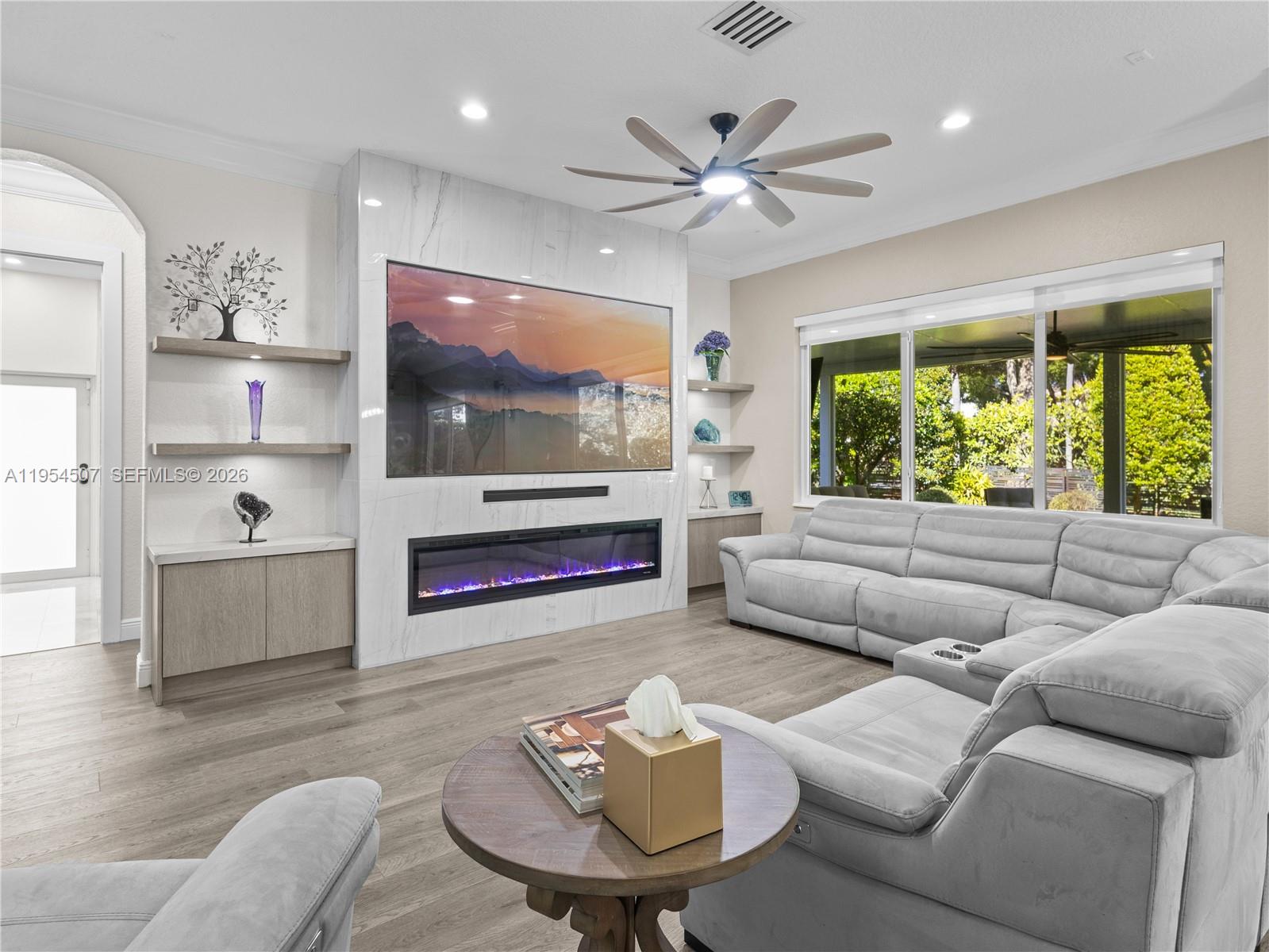 DORAL ISLES VENETIA - Residential