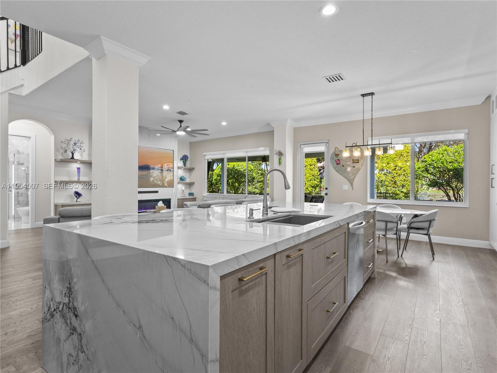 DORAL ISLES VENETIA - Residential