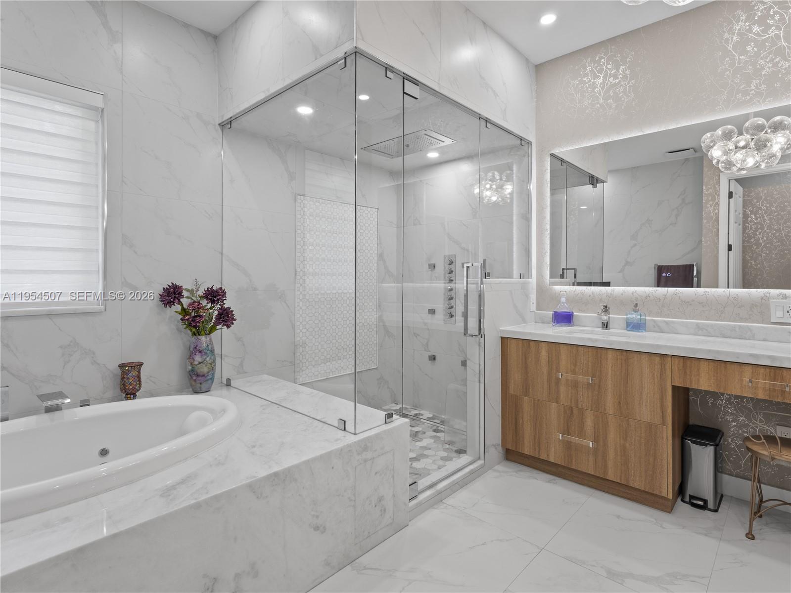 DORAL ISLES VENETIA - Residential