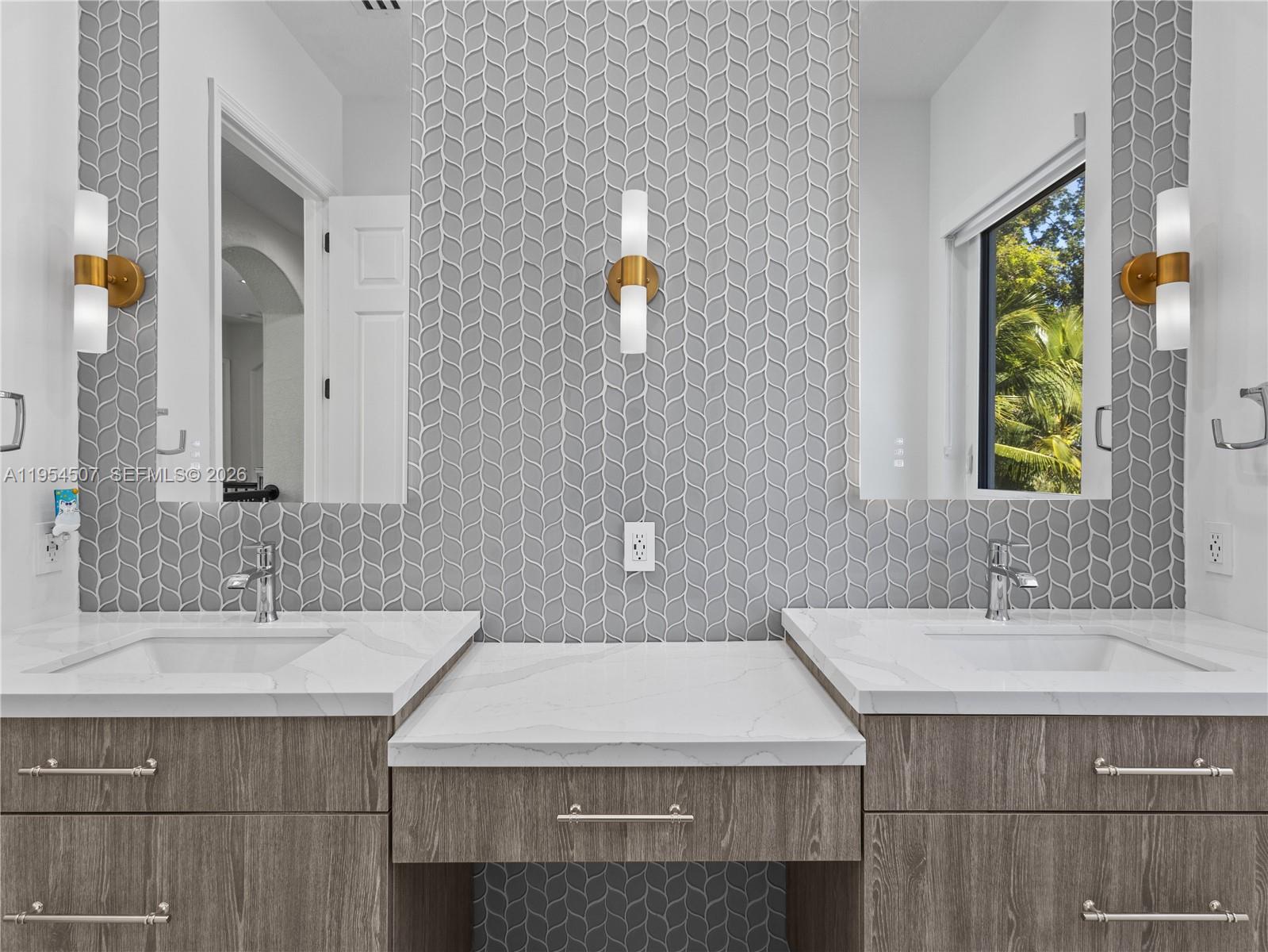 DORAL ISLES VENETIA - Residential