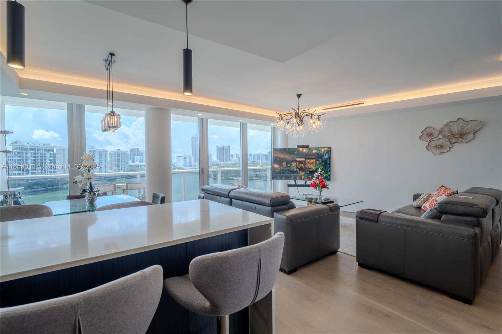 900 Bay Dr 914
