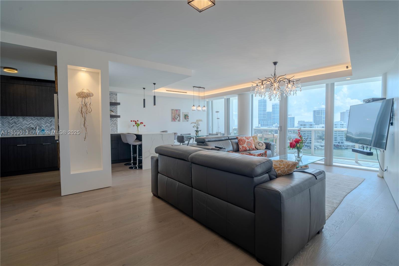 900 Bay Dr 914