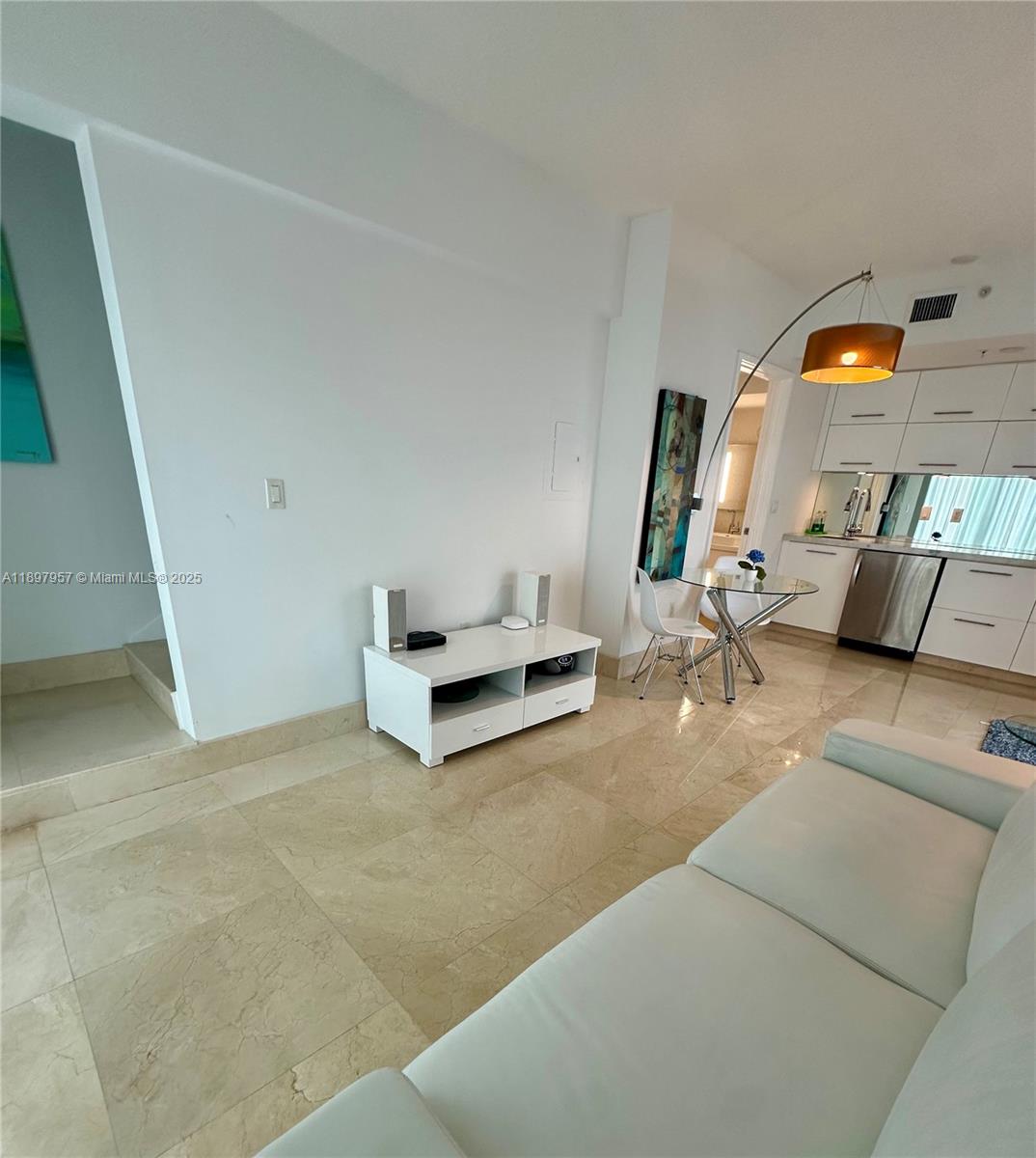 ST TROPEZ ON THE BAY 1 CO - Residential