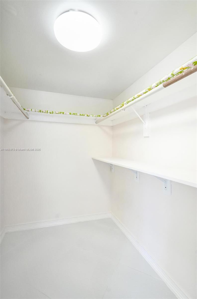 ASHLEIGH HOUSE CONDO - Residential Lease