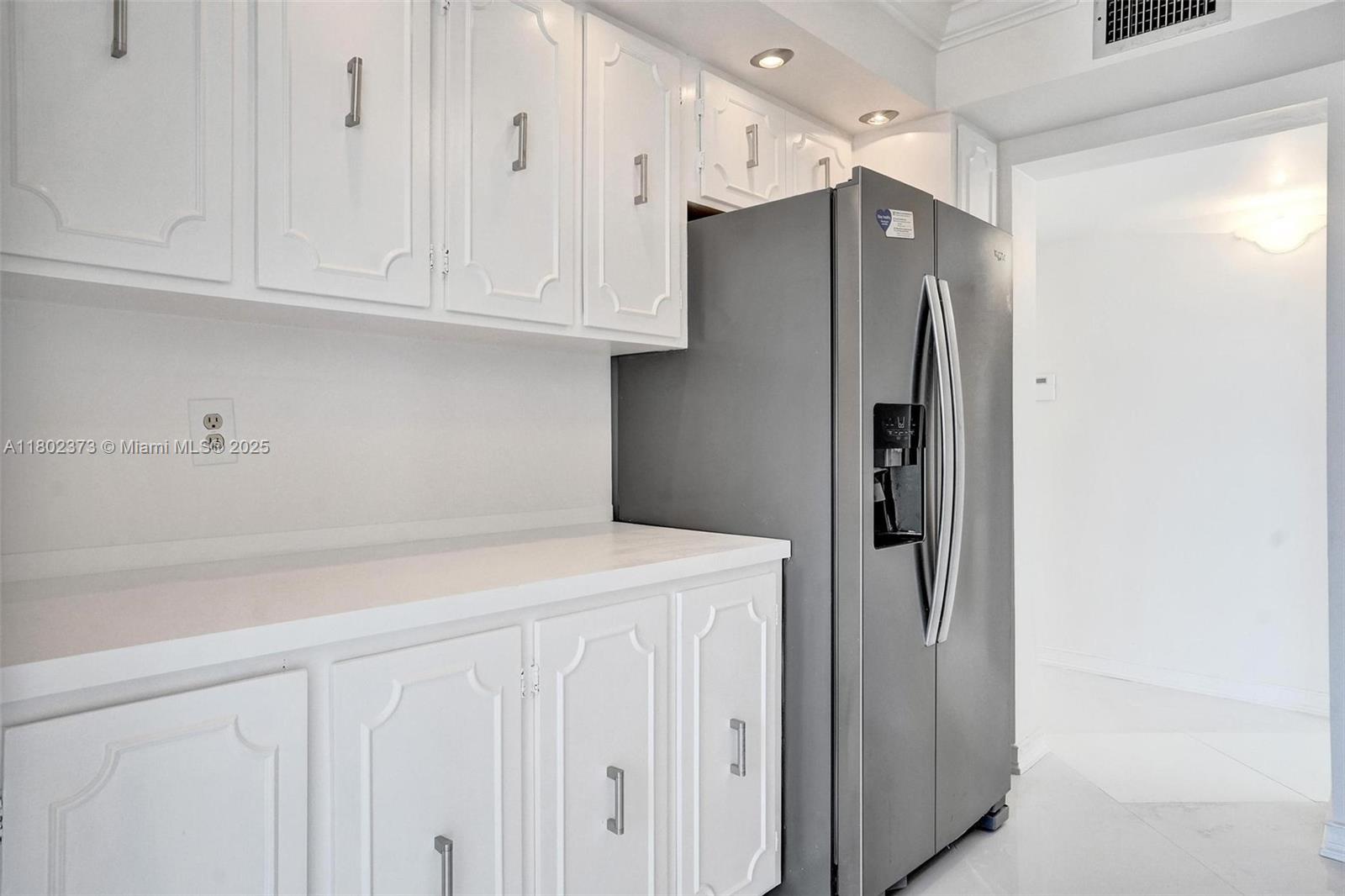 ASHLEIGH HOUSE CONDO - Residential Lease