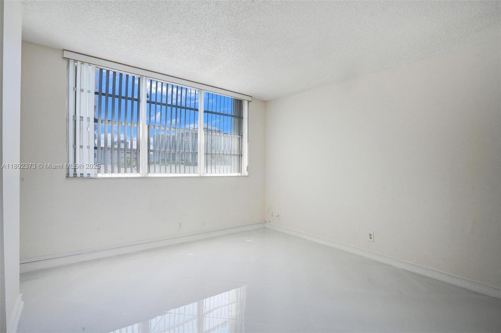 ASHLEIGH HOUSE CONDO - Residential Lease