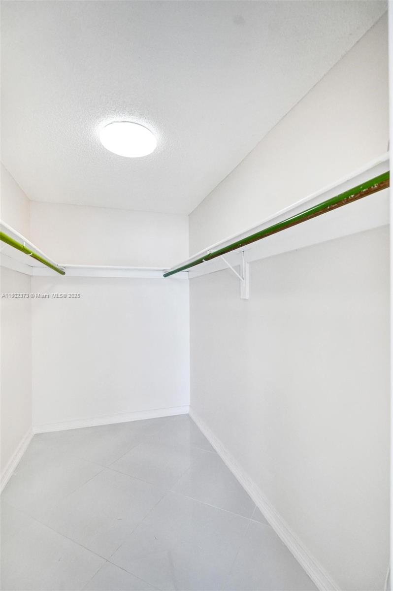 ASHLEIGH HOUSE CONDO - Residential Lease