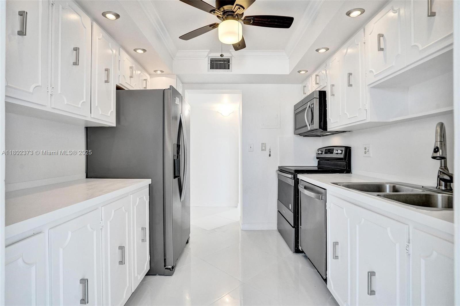 ASHLEIGH HOUSE CONDO - Residential Lease