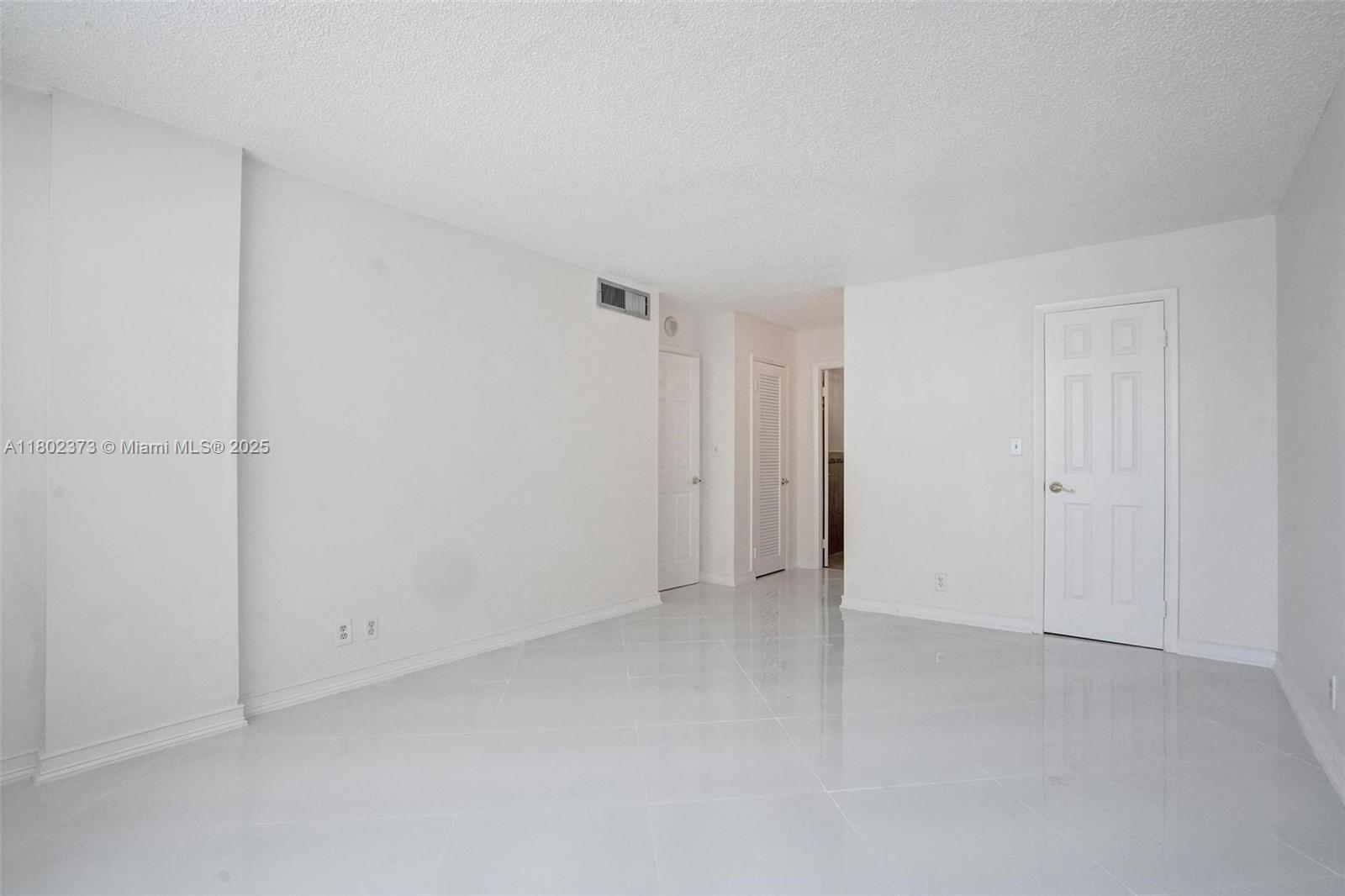 ASHLEIGH HOUSE CONDO - Residential Lease