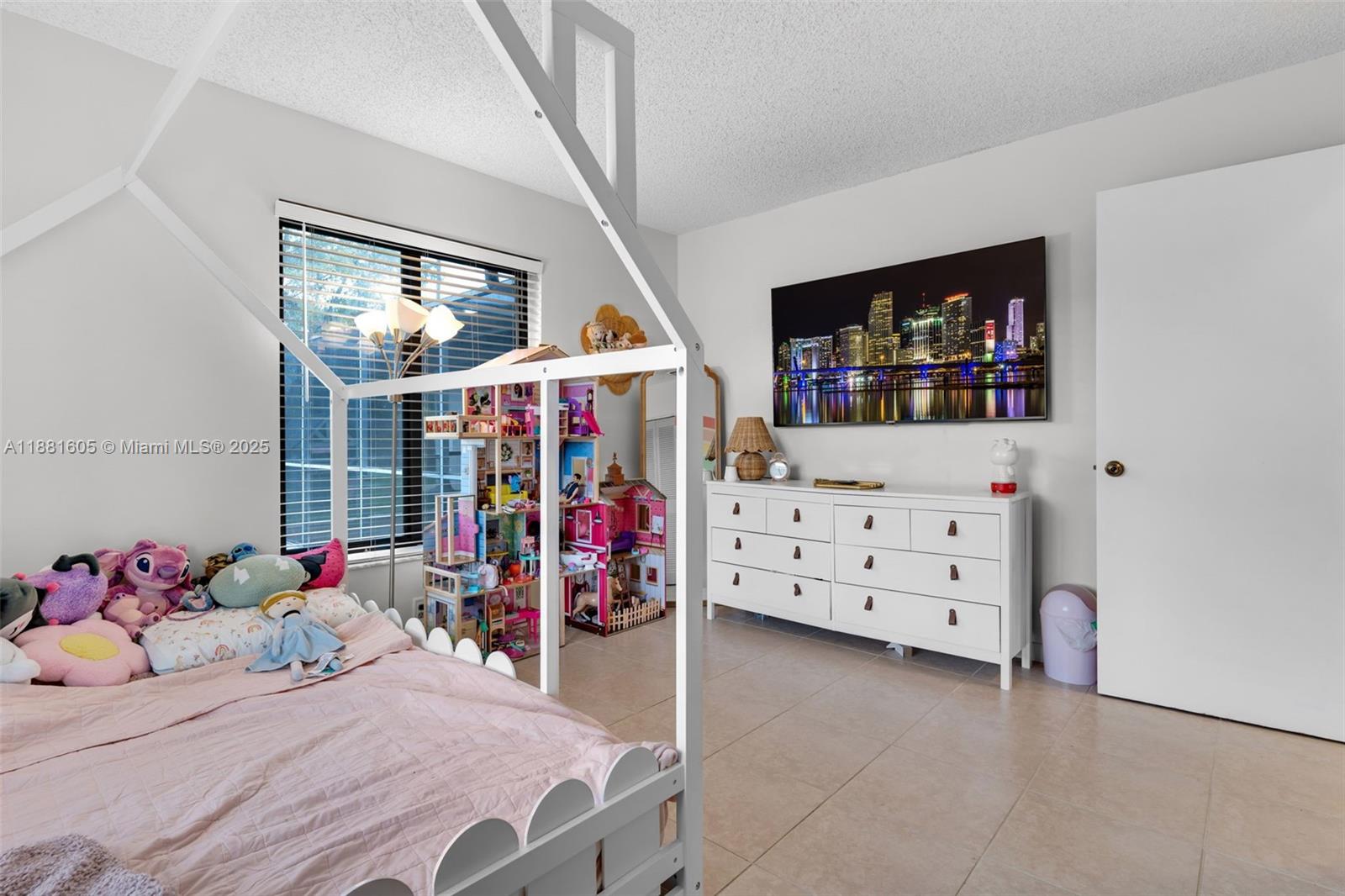 PINE MANOR PART TWO - Residential