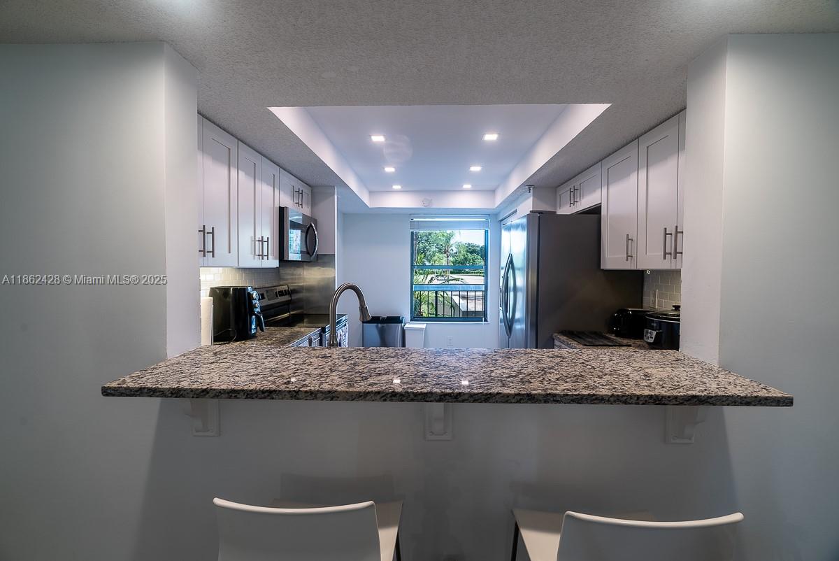 CLUB ROYALE CONDO - Residential Lease