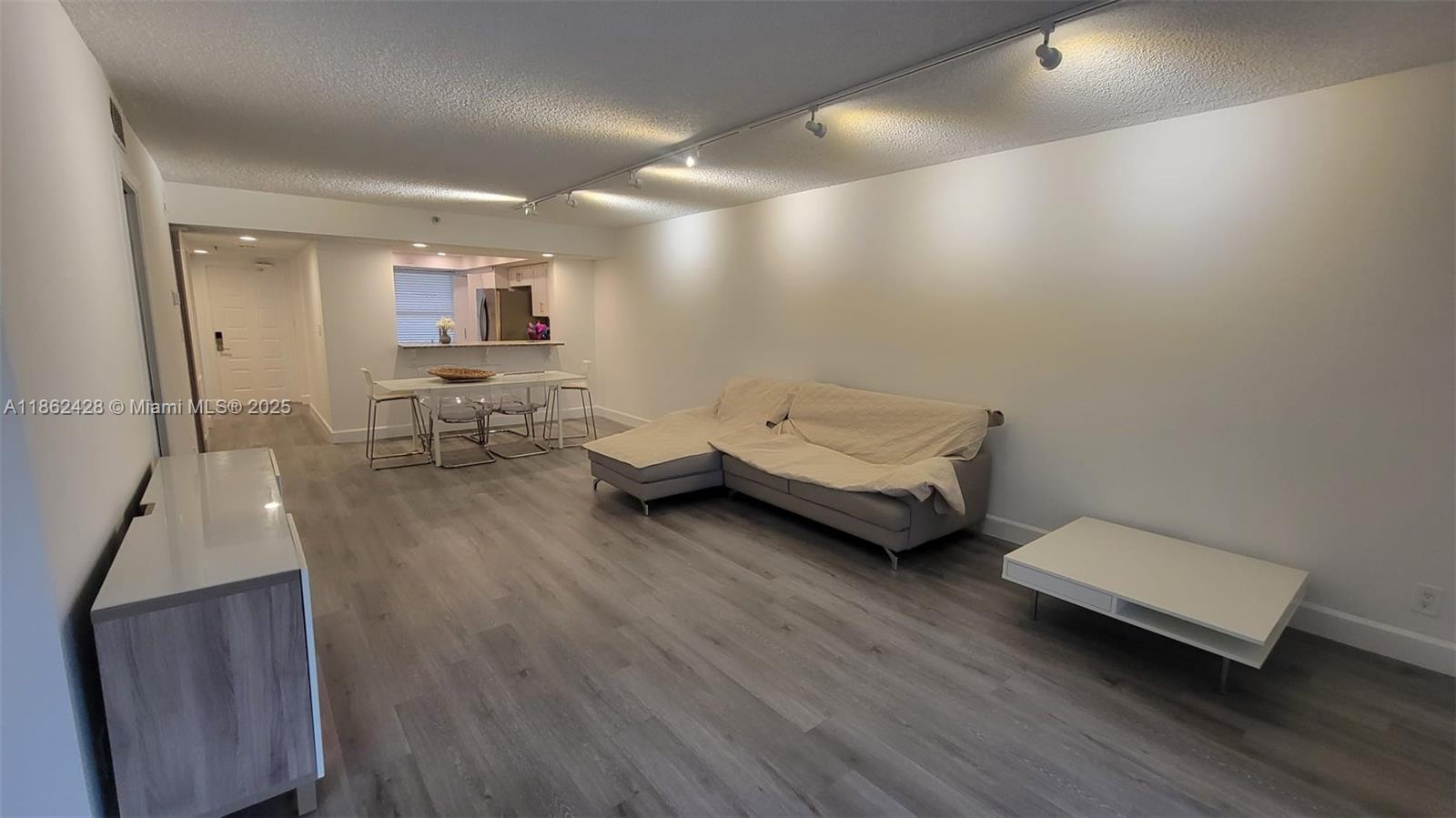 CLUB ROYALE CONDO - Residential Lease