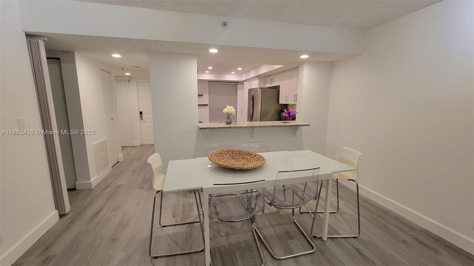 CLUB ROYALE CONDO - Residential Lease