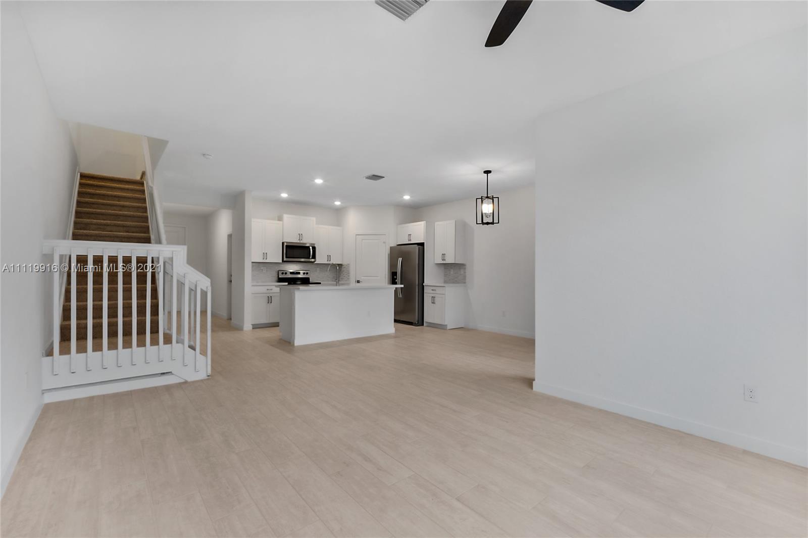 TOWN COMMONS PUD REPLAT - Residential Lease
