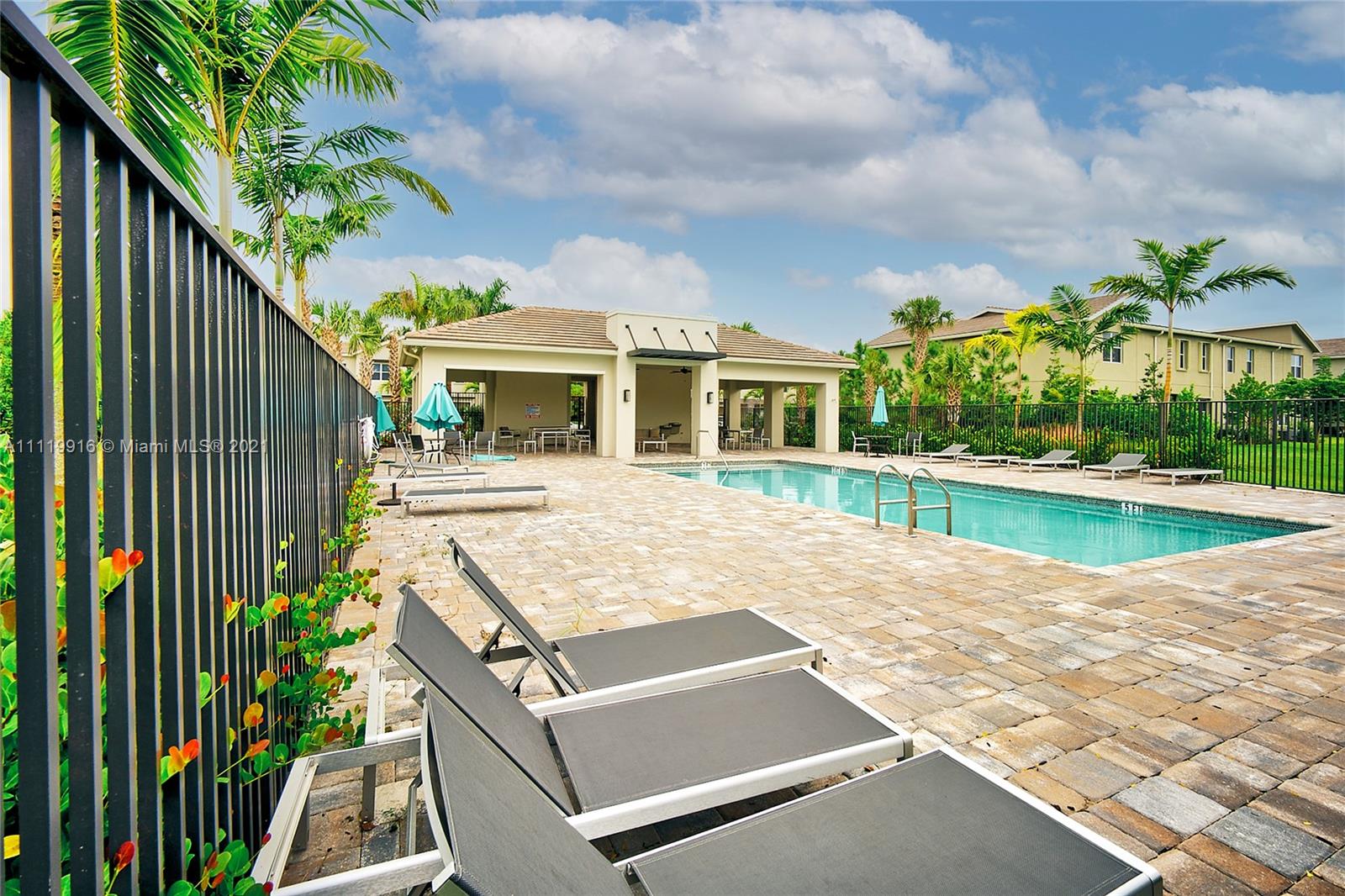 TOWN COMMONS PUD REPLAT - Residential Lease