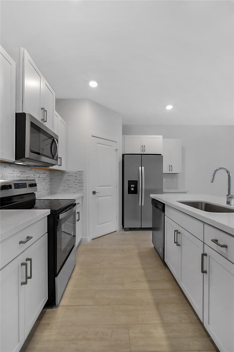 TOWN COMMONS PUD REPLAT - Residential Lease