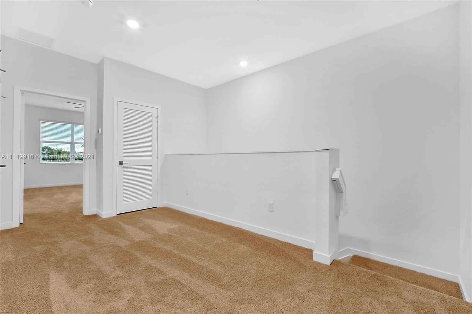 TOWN COMMONS PUD REPLAT - Residential Lease