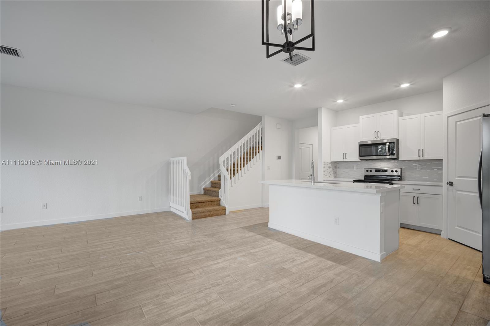 TOWN COMMONS PUD REPLAT - Residential Lease
