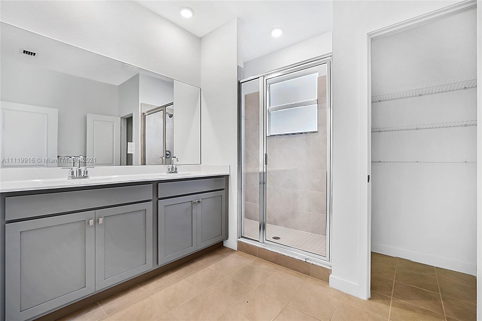 TOWN COMMONS PUD REPLAT - Residential Lease