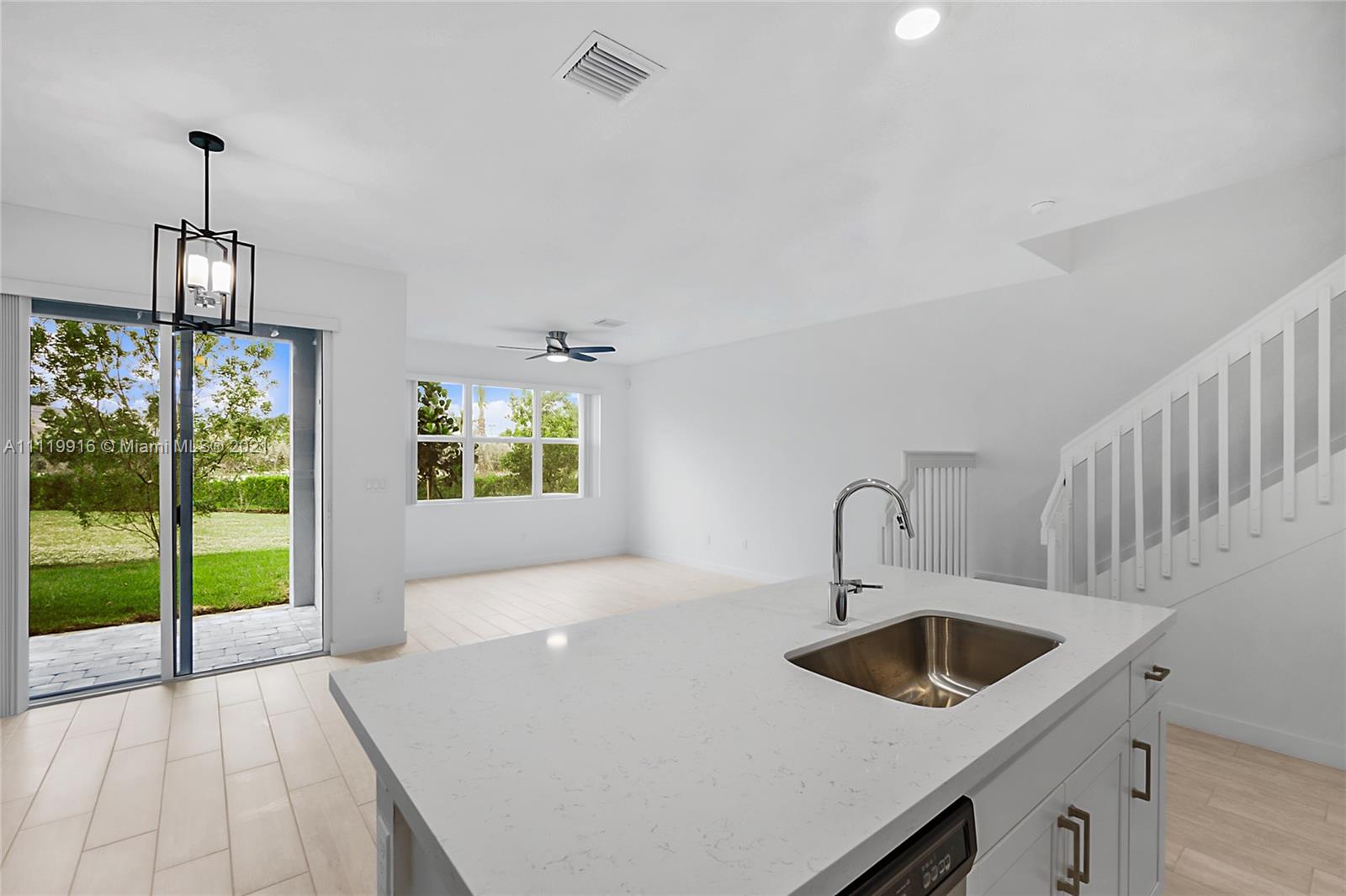 TOWN COMMONS PUD REPLAT - Residential Lease