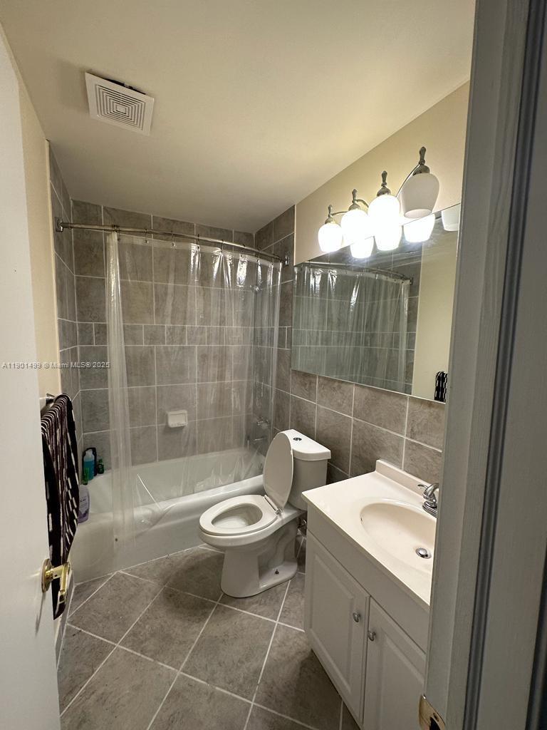 IMPERIAL POINT COLONNADES - Residential Lease