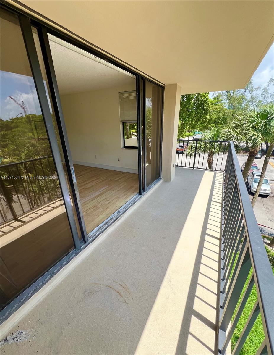 GREENWICH PH I CONDO - Residential