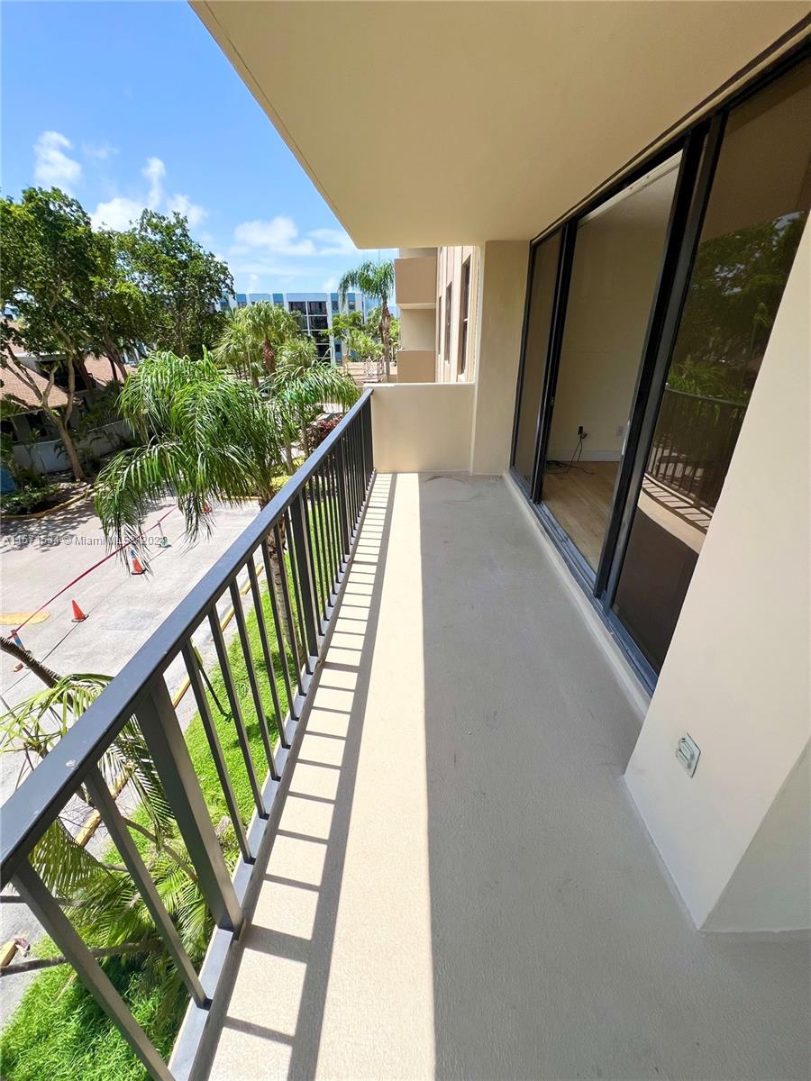 GREENWICH PH I CONDO - Residential