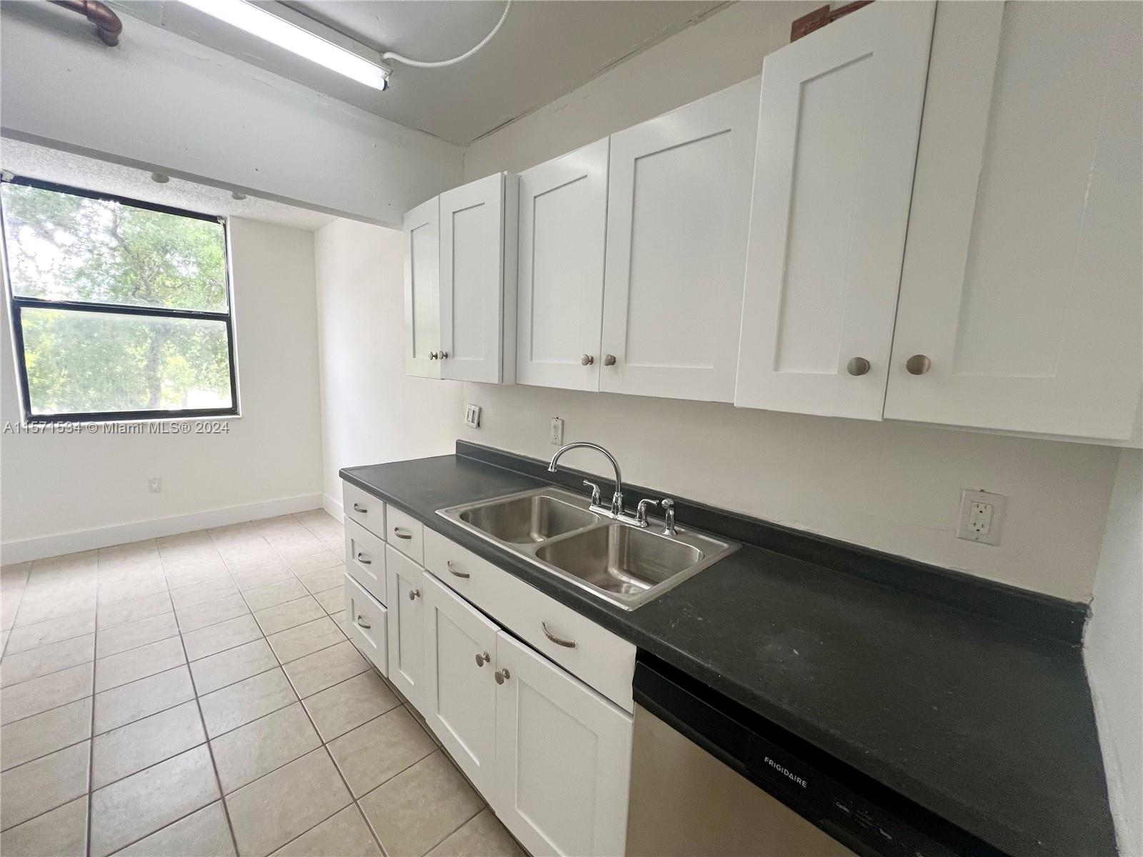 GREENWICH PH I CONDO - Residential