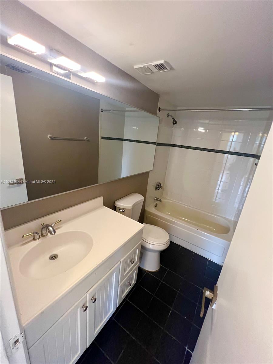GREENWICH PH I CONDO - Residential
